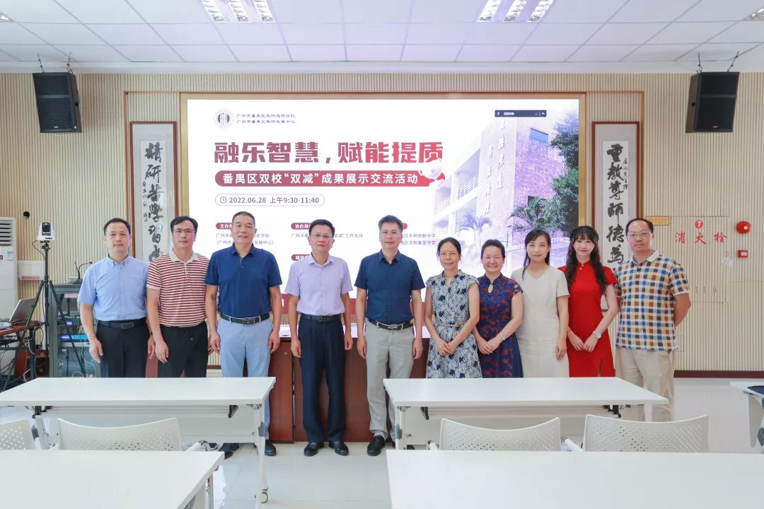 參加活動專家、領(lǐng)導代表合影.jpg