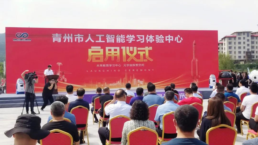 青州市人工智能學(xué)習(xí)體驗(yàn)中心啟用，奧威亞新教室新空間獲好評！